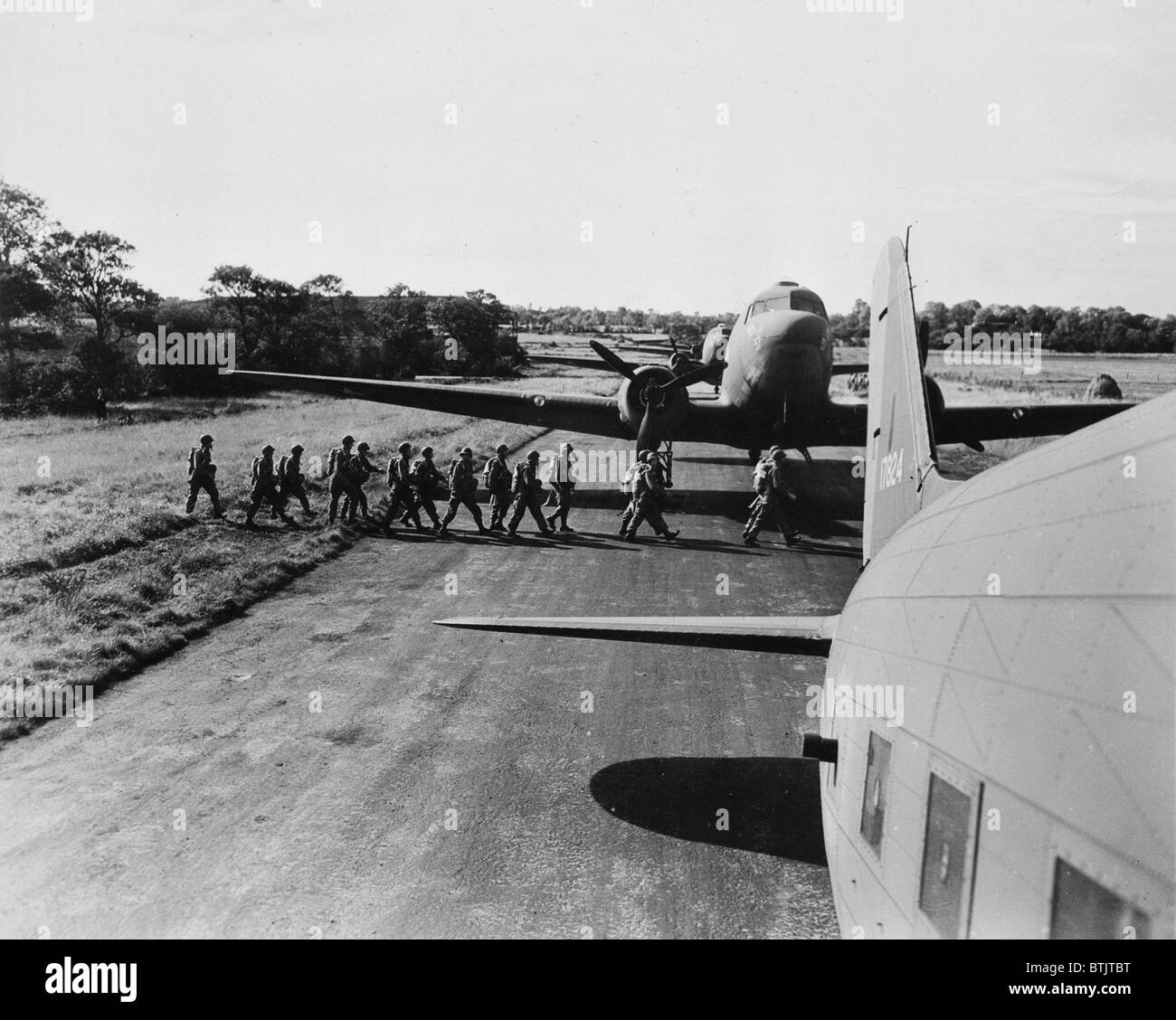 La II Guerra Mundial, Estados Unidos prepara a bordo de aviones paracaidistas durante las La II Guerra Mundial, Estados Unidos prepara a bordo de aviones paracaidistas durante las