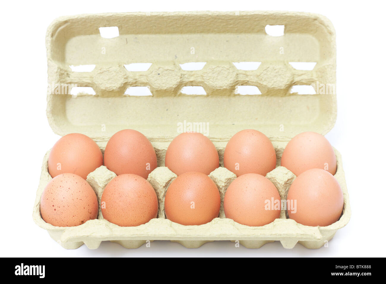 Los huevos de color marrón en la casilla Foto de stock