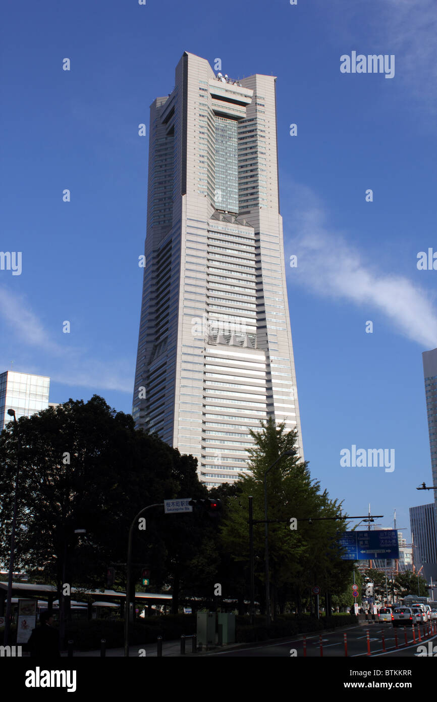 Vista de Minato Mira 21 distrito y Landmark Tower Yokohama, Japón Foto de stock