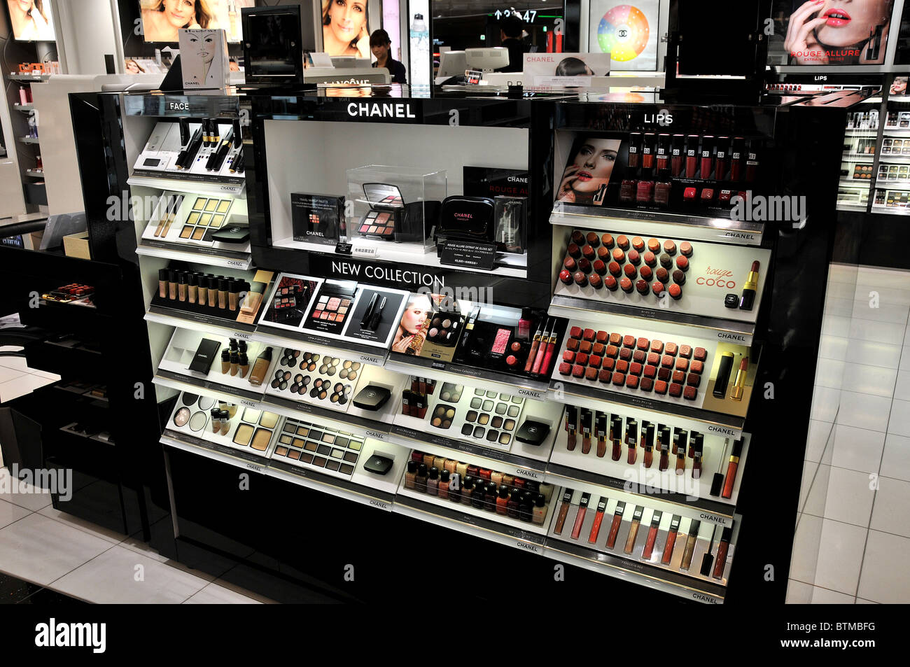Chanel cosméticos duty free shop, el aeropuerto de Narita, Japón Fotografía  de stock - Alamy