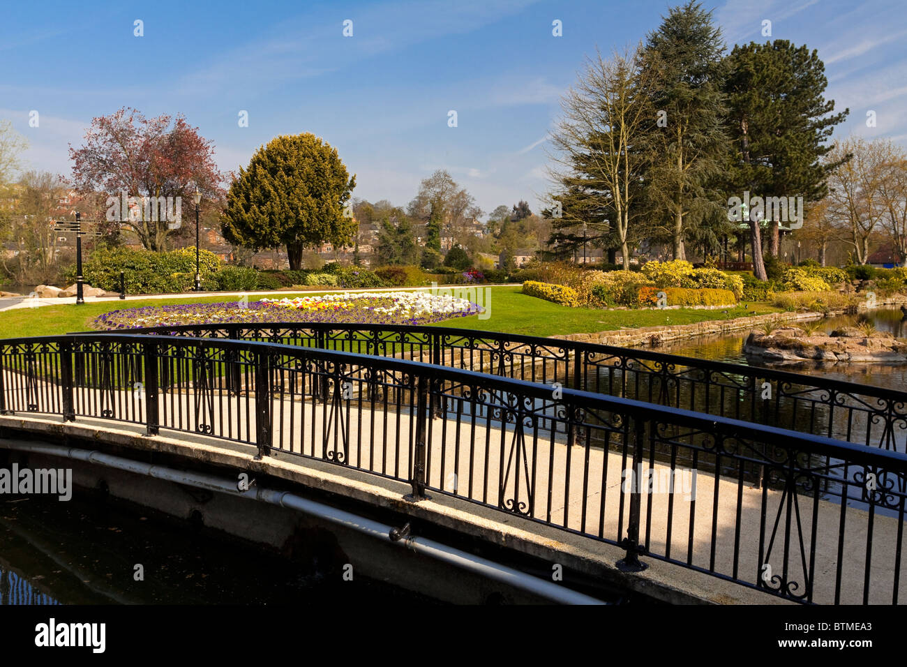 Belper River Gardens en el río Derwent en Belper Derbyshire, Inglaterra parte del valle de Derwent Mills, Patrimonio de la Humanidad Foto de stock