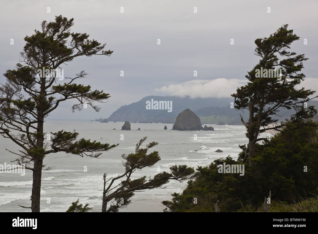 Tormentoso océano pacífico costa de Oregon Foto de stock