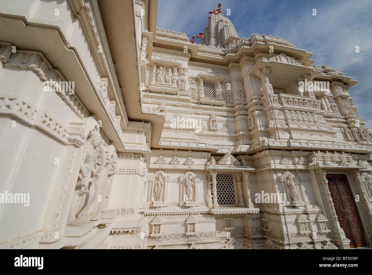 Una vista del exterior de mármol tallado a mano el Shri Swaminarayan Mandir compleja en Toronto, Ontario, Canadá Foto de stock