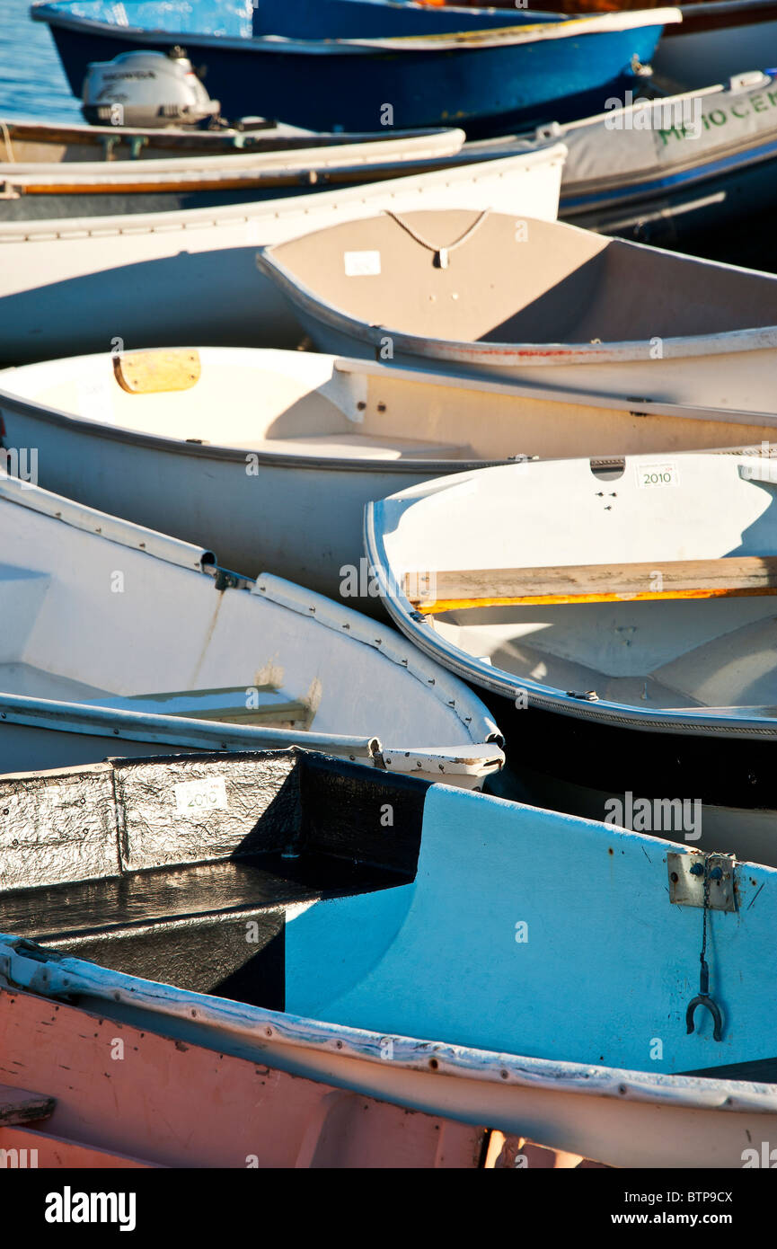 Botes de remos acoplado en Southwest Harbor, Maine, EE.UU. Foto de stock