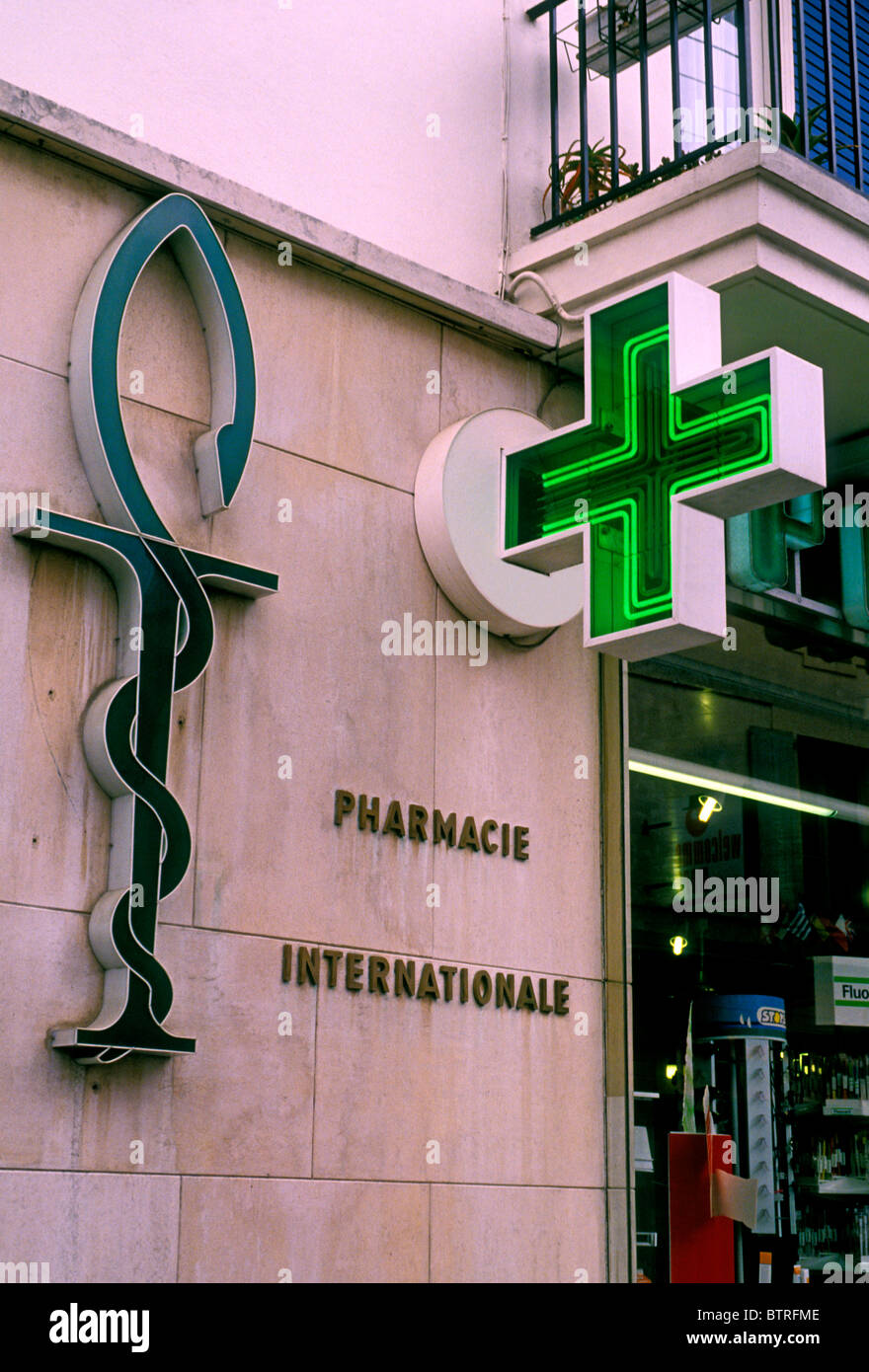 Separación gastos generales agricultores Pharmacie green cross sign fotografías e imágenes de alta resolución - Alamy