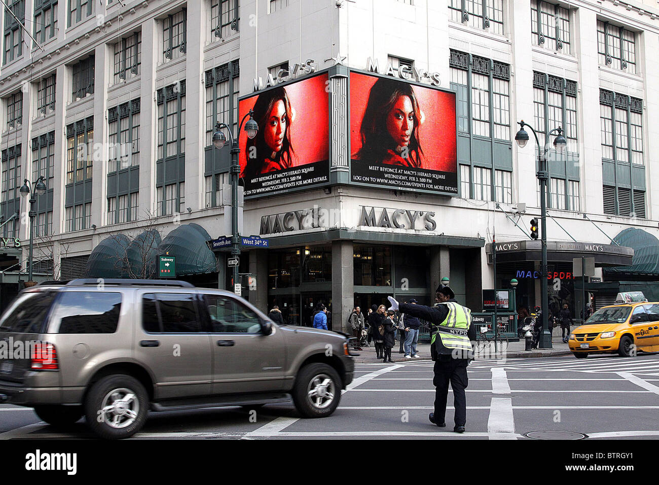 Coty perfume fotografías e imágenes de alta resolución - Alamy