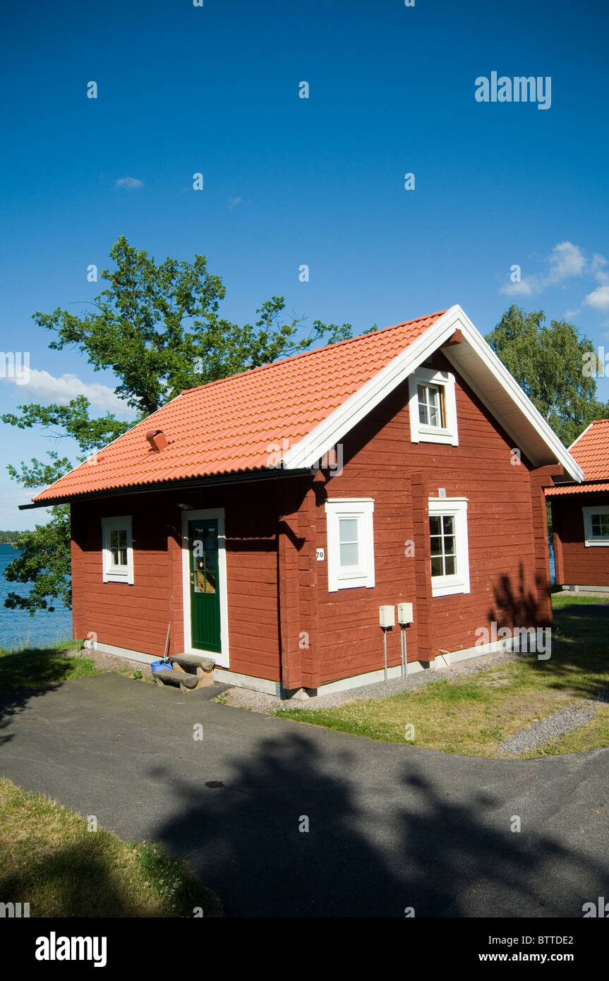 Casa tradicional sueca casas rojas Suecia edificio de madera rojo óxido  pintura casa de veraneo, como casas de verano home casas Fotografía de  stock - Alamy