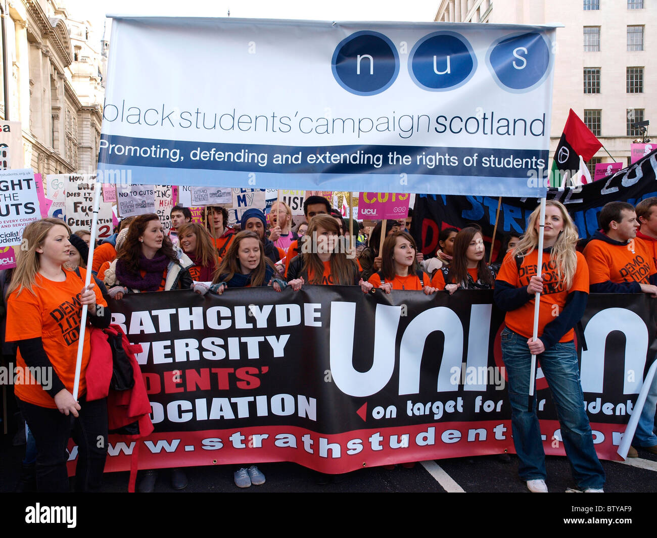 Londres 10 Nov 2010 NUS & UCU Manifestación contra la educación superior ConLib recortes propuestos por el gobierno de coalición. Foto de stock