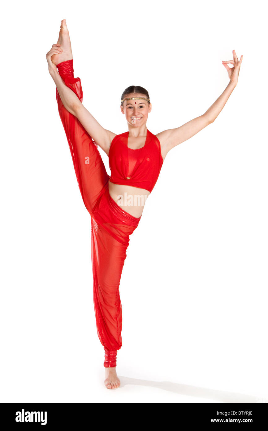 Chica Joven En Una Danza Oriental Del Traje Rojo Imagen de archivo - Imagen  de aislado, morena: 31124509