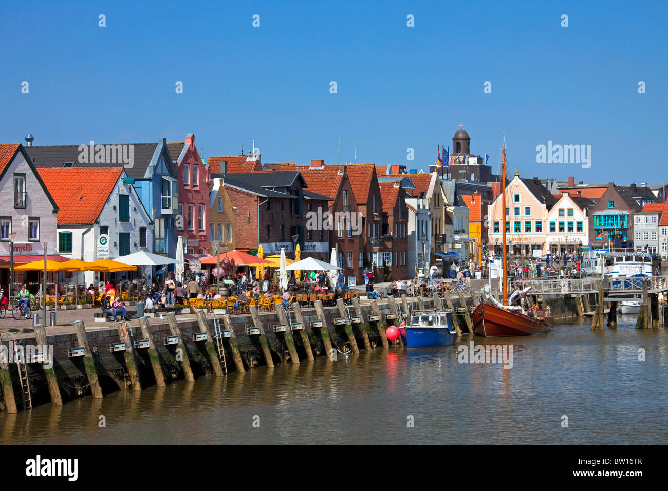 El puerto pesquero de la ciudad Husum junto al Mar del Norte, Alemania Foto de stock