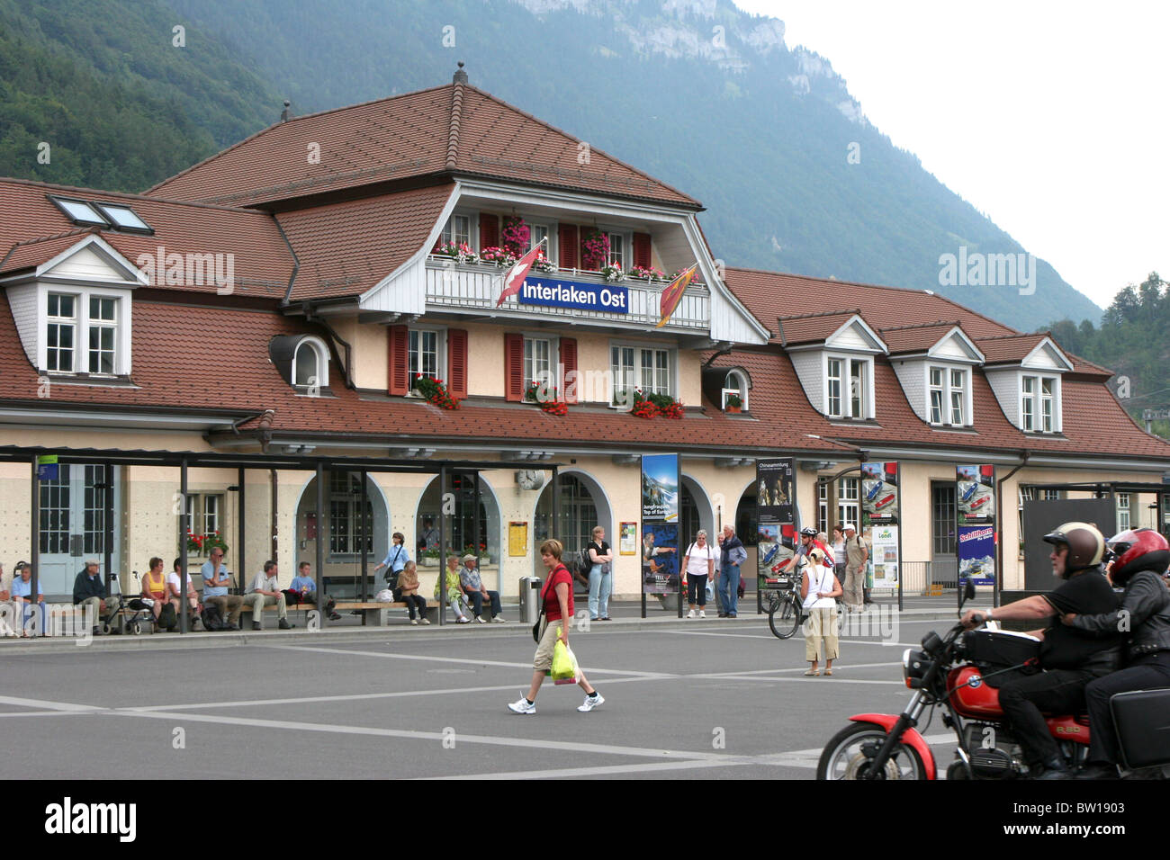 Bahnhof interlaken ost fotografías e imágenes de alta resolución Alamy