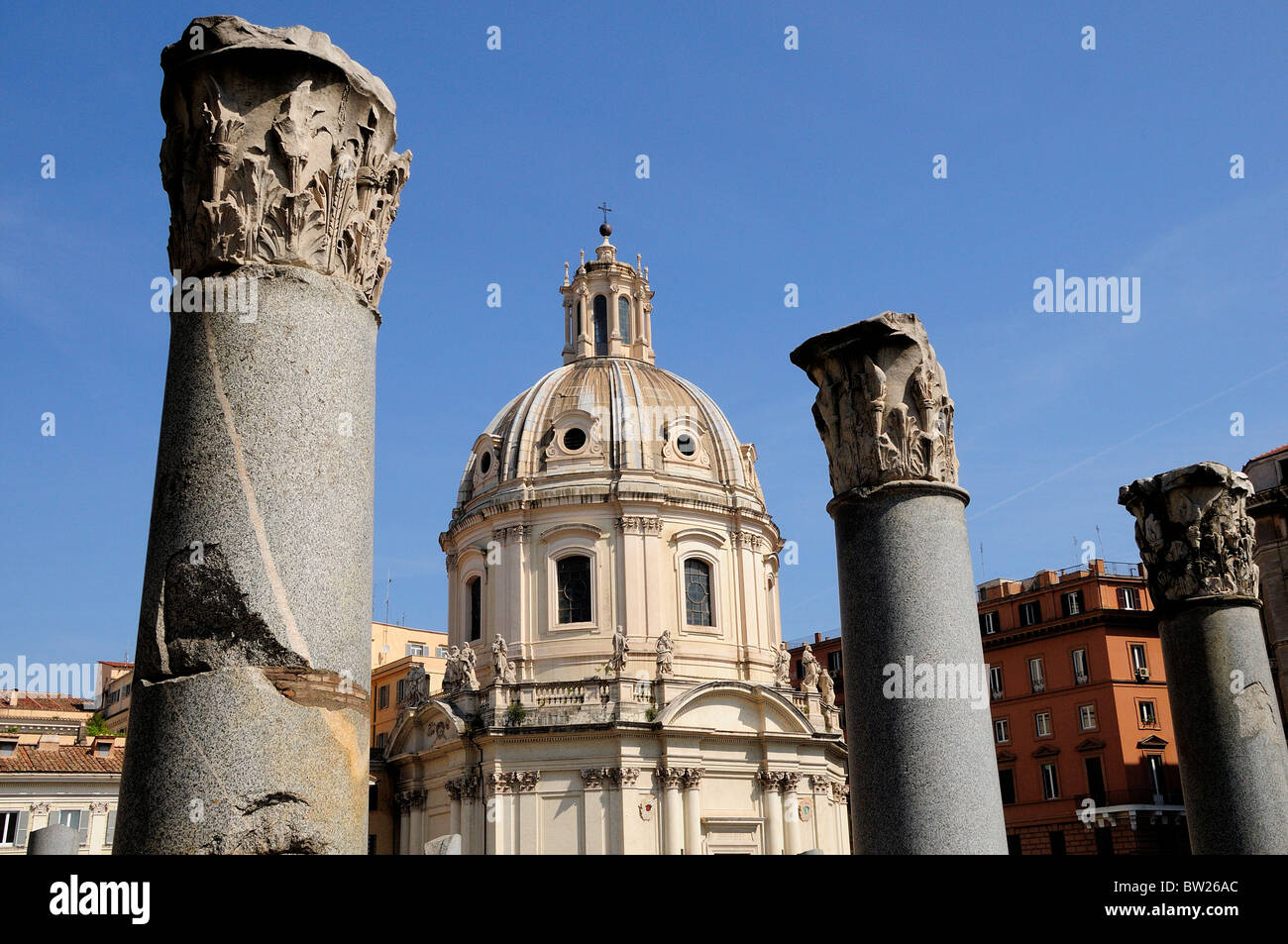Basilica ulpia columnas fotografías e imágenes de alta resolución Alamy