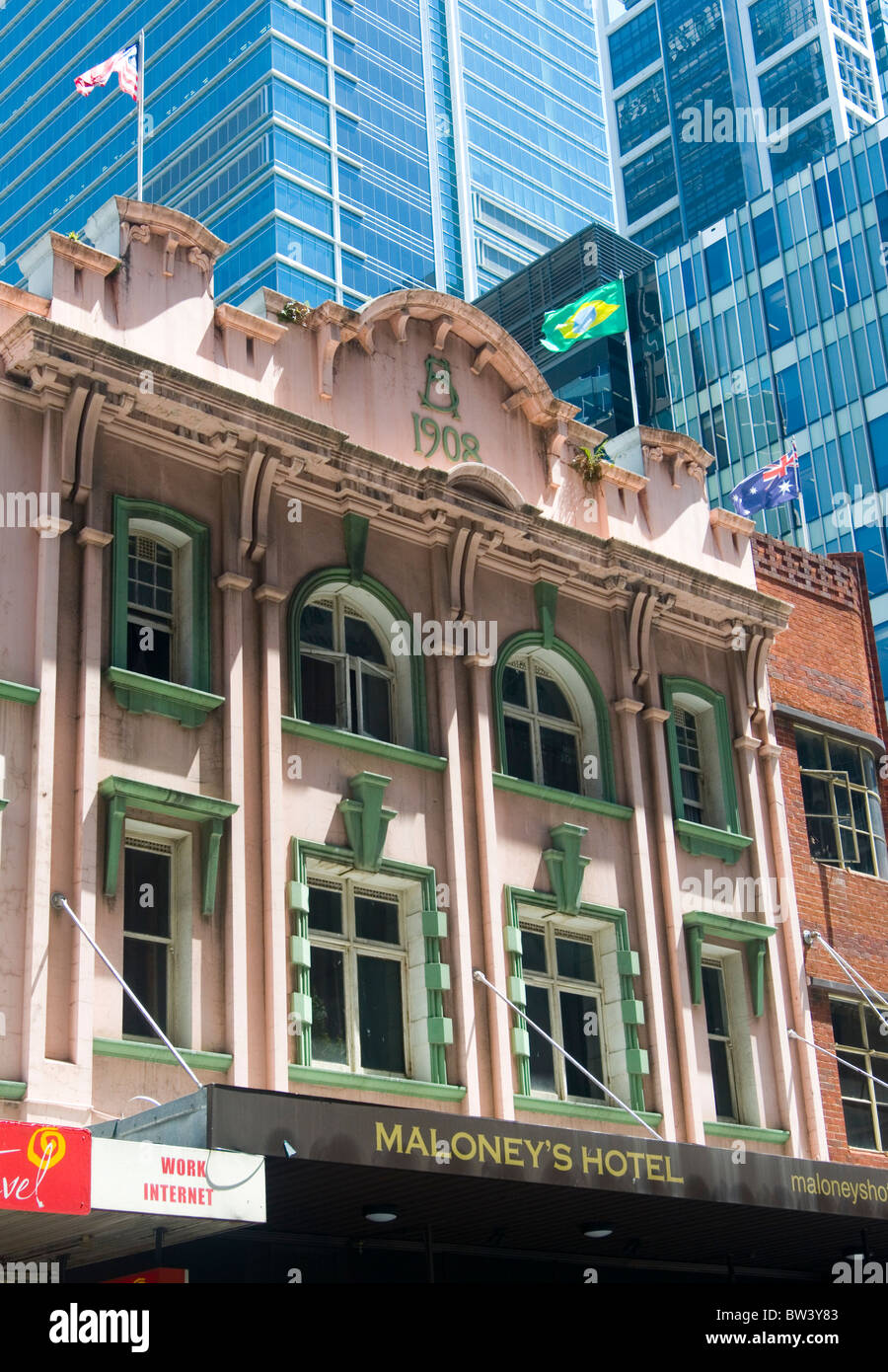 Edificios nuevos y antiguos en Pitt Street, el Barrio Chino de Sydney. Foto de stock