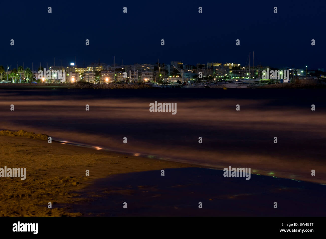 España Salou noche de verano en la playa Foto de stock