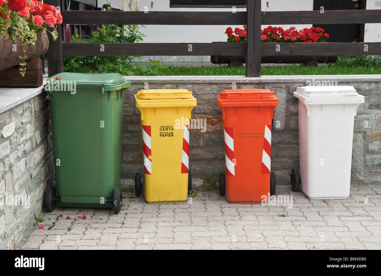 Recipientes de basura para la separaci n de basura de pl stico