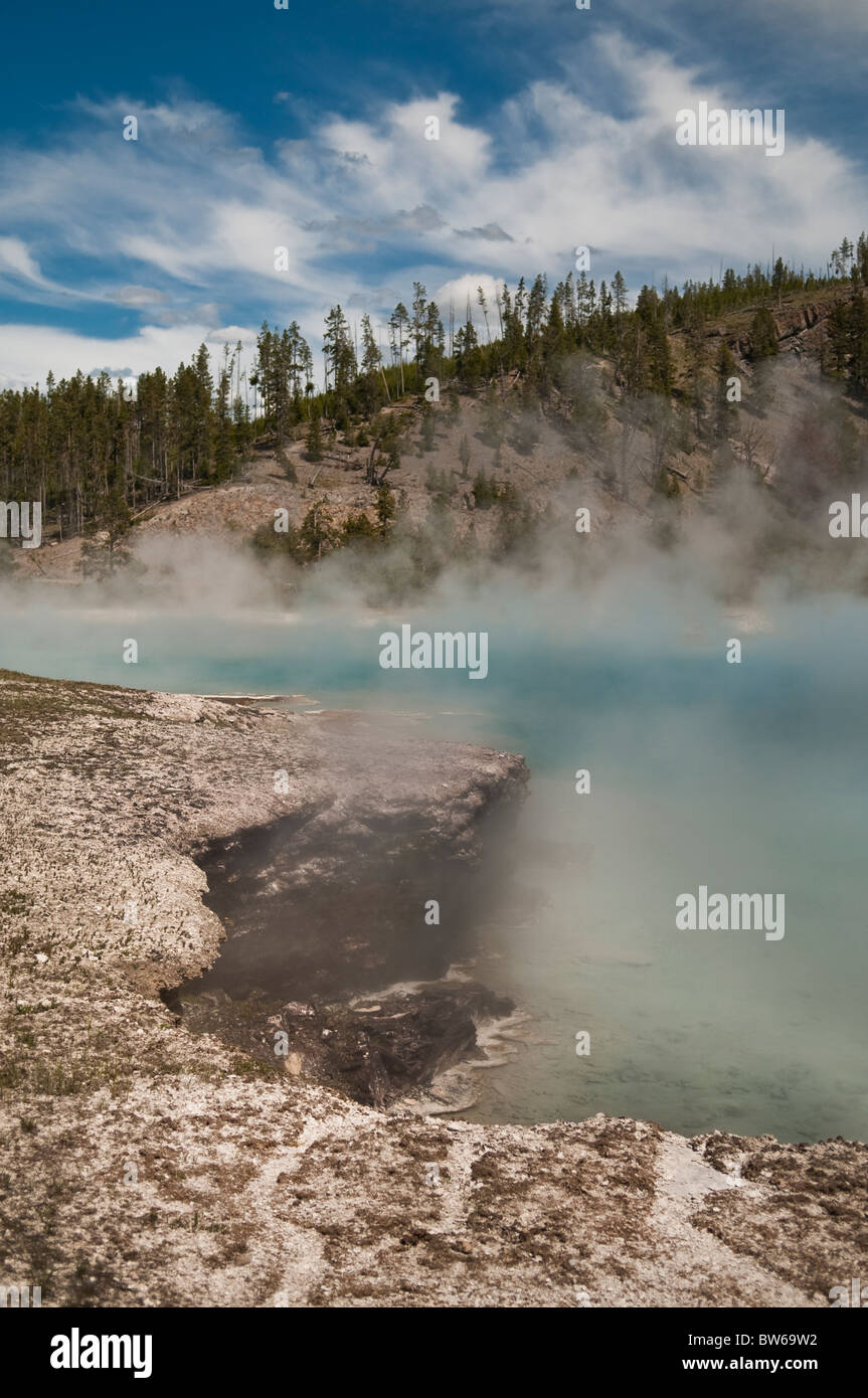 Excelsior Geyser cráter, Midway Geyser Basin, Yellowstone Foto de stock