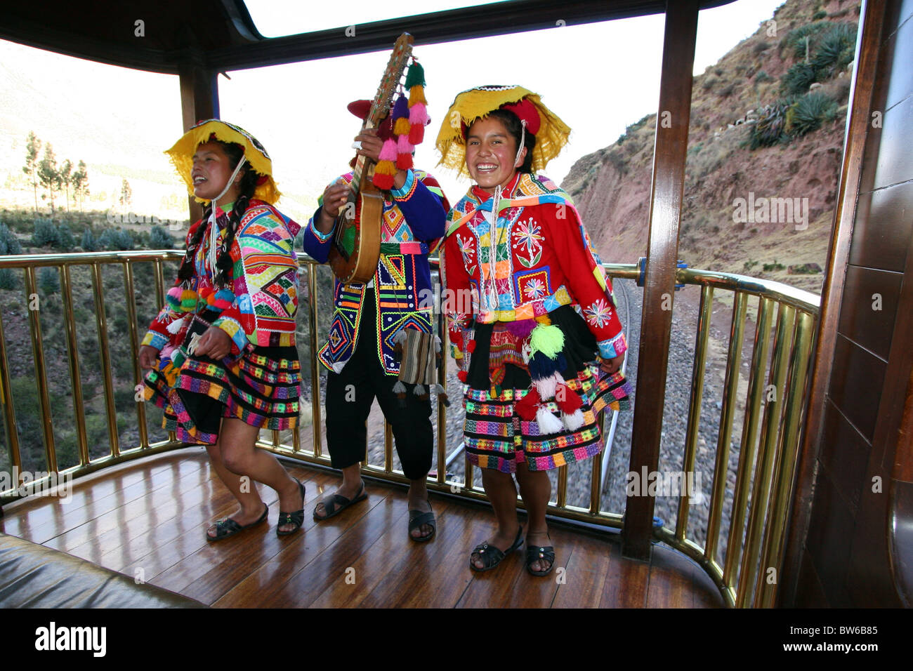 Tren de puno a cusco fotografías e imágenes de alta resolución Alamy
