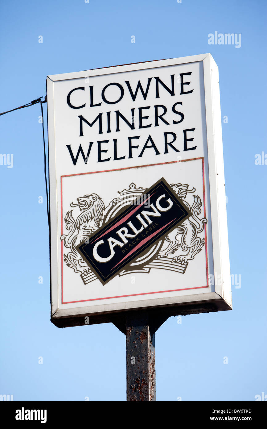 Clowne mineros signo de bienestar en la antigua comunidad minera del carbón. Foto de stock