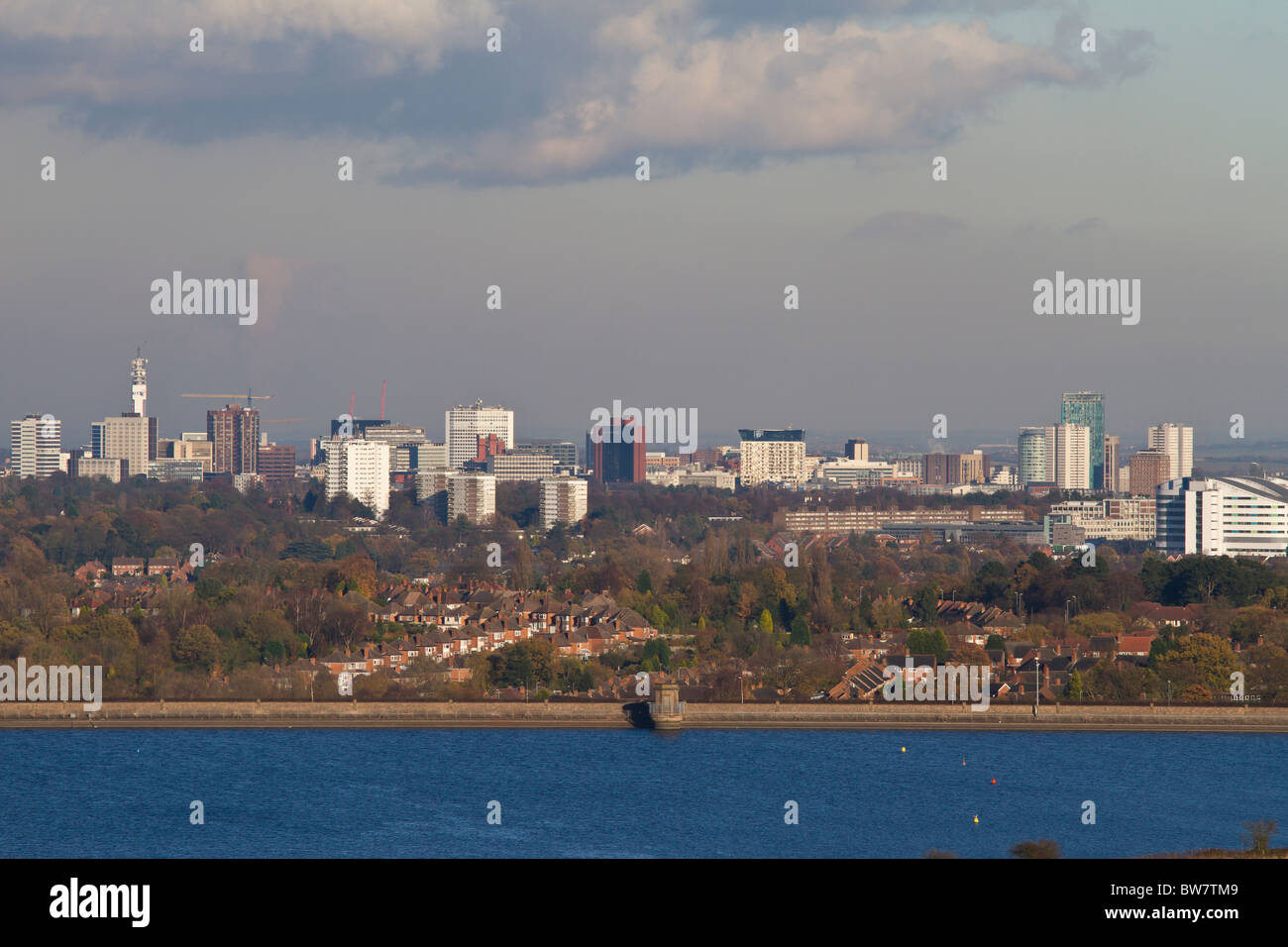 El horizonte de Birmingham, visto desde Frankley, Birmingham, West Midlands, Inglaterra, Reino Unido. Foto de stock