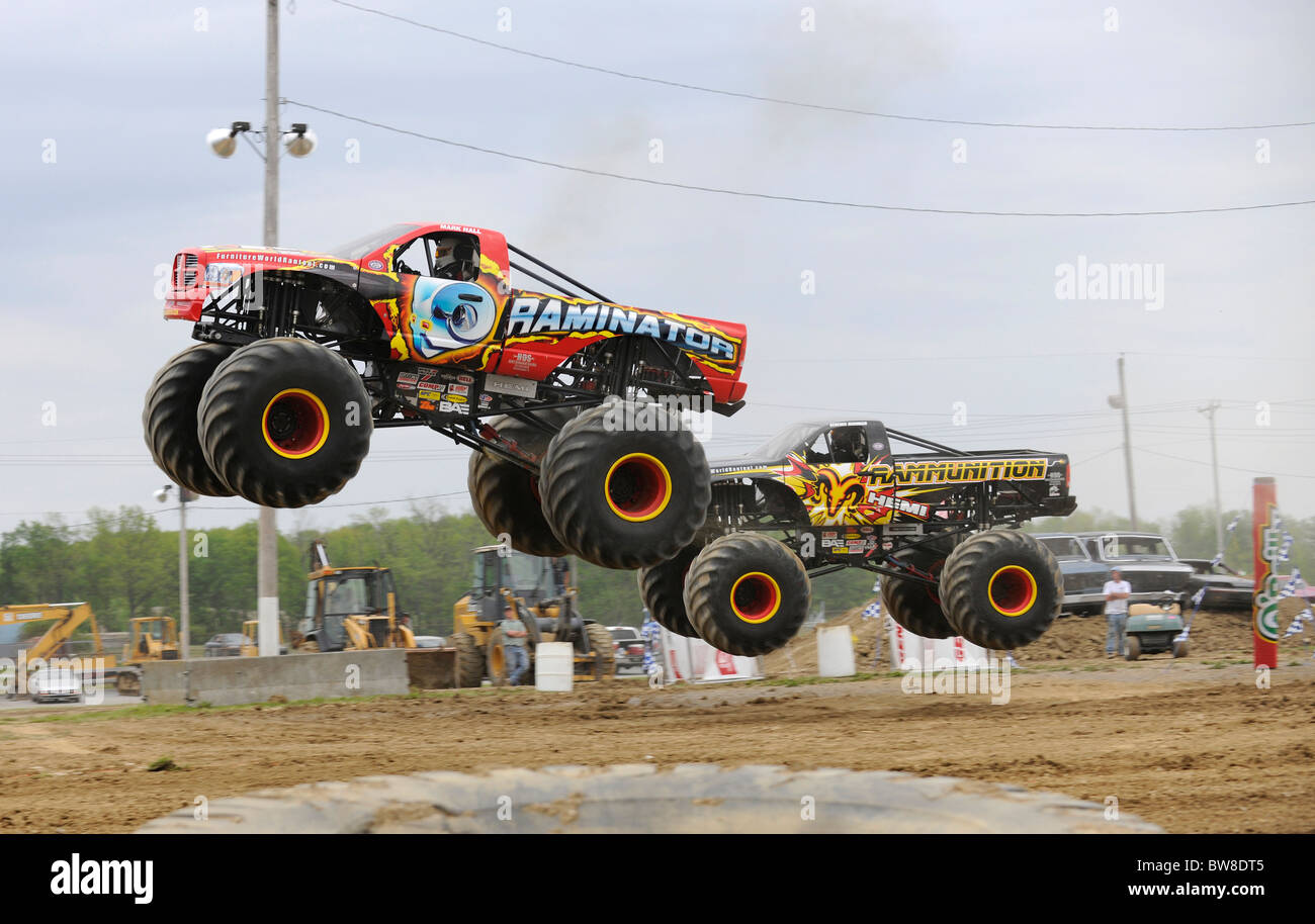 Monster Trucks en freestyle en 4x4 OffRoad Jamboree Monster Truck Show
