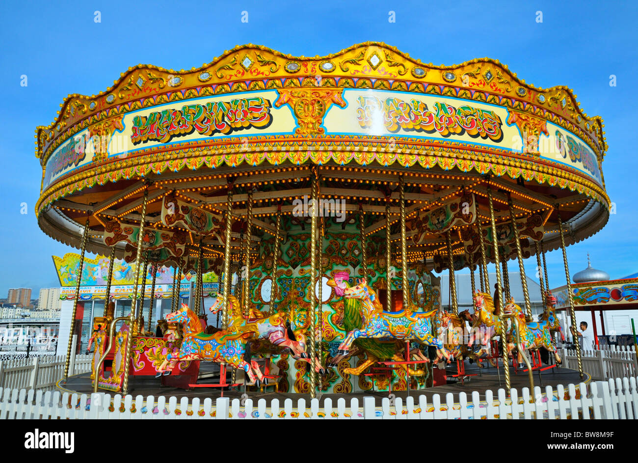 Carrusel en el Palace Pier, Brighton, East Sussex, Reino Unido Foto de stock