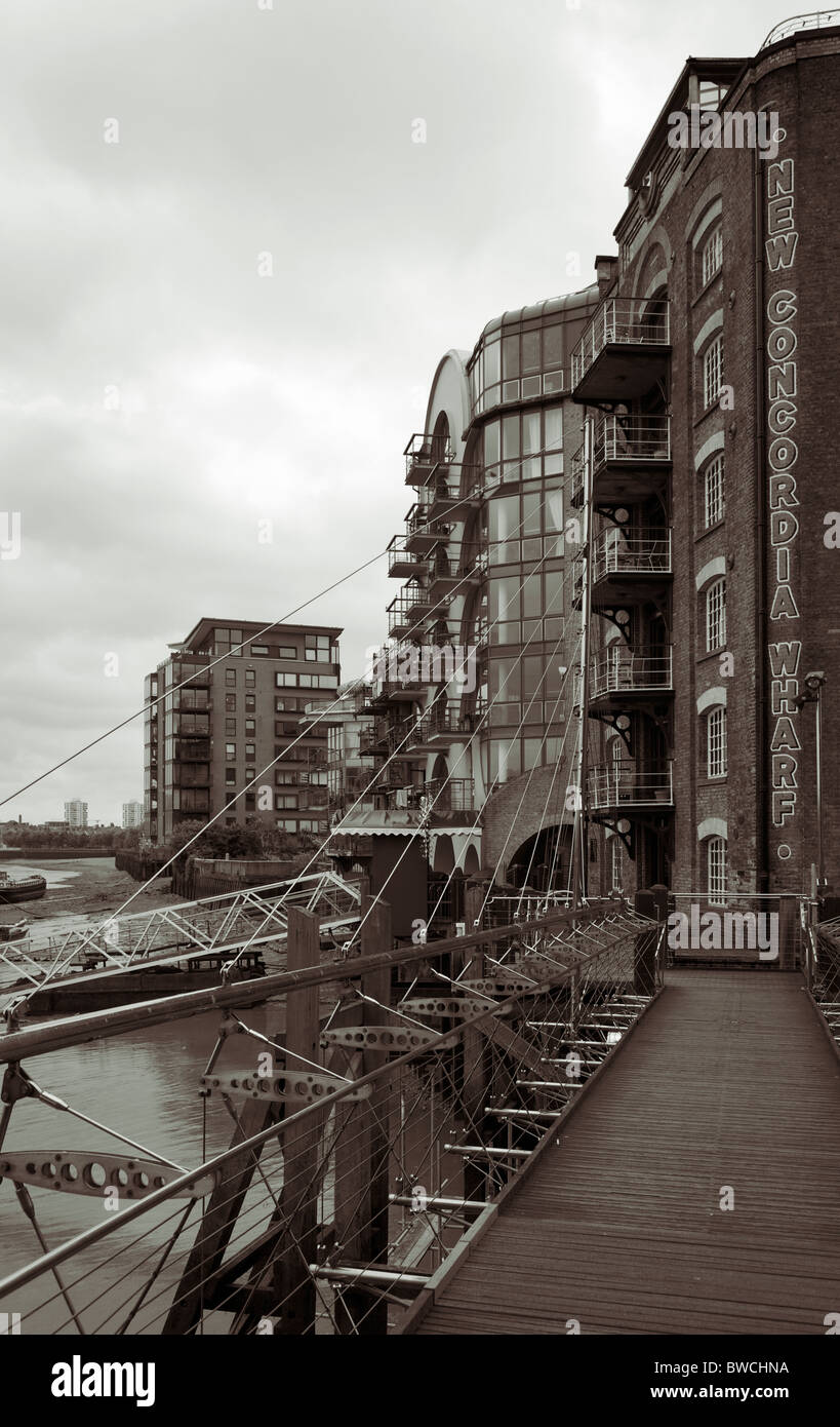 Nueva Concordia Wharf, London, UK Foto de stock