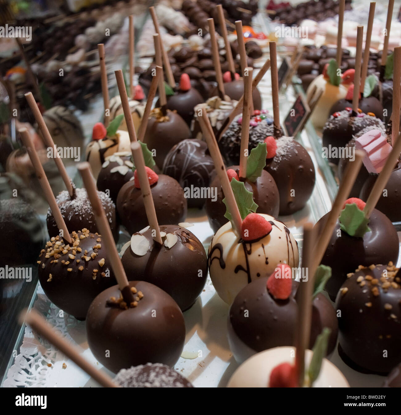 París, Francia, compras de vacaciones, manzanas cubiertas de chocolate en el mercado tradicional de Navidad, vendedor de alimentos de la calle, golosinas de vacaciones Fotografía de stock - Alamy París, Francia, compras de vacaciones, manzanas cubiertas de chocolate en el mercado tradicional de Navidad, vendedor de alimentos de la calle, golosinas de vacaciones Fotografía de stock - Alamy