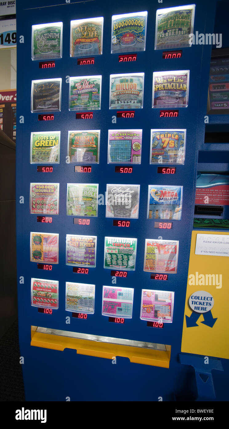 Una máquina expendedora de juegos de la Lotería del Estado de Nueva York  Fotografía de stock - Alamy