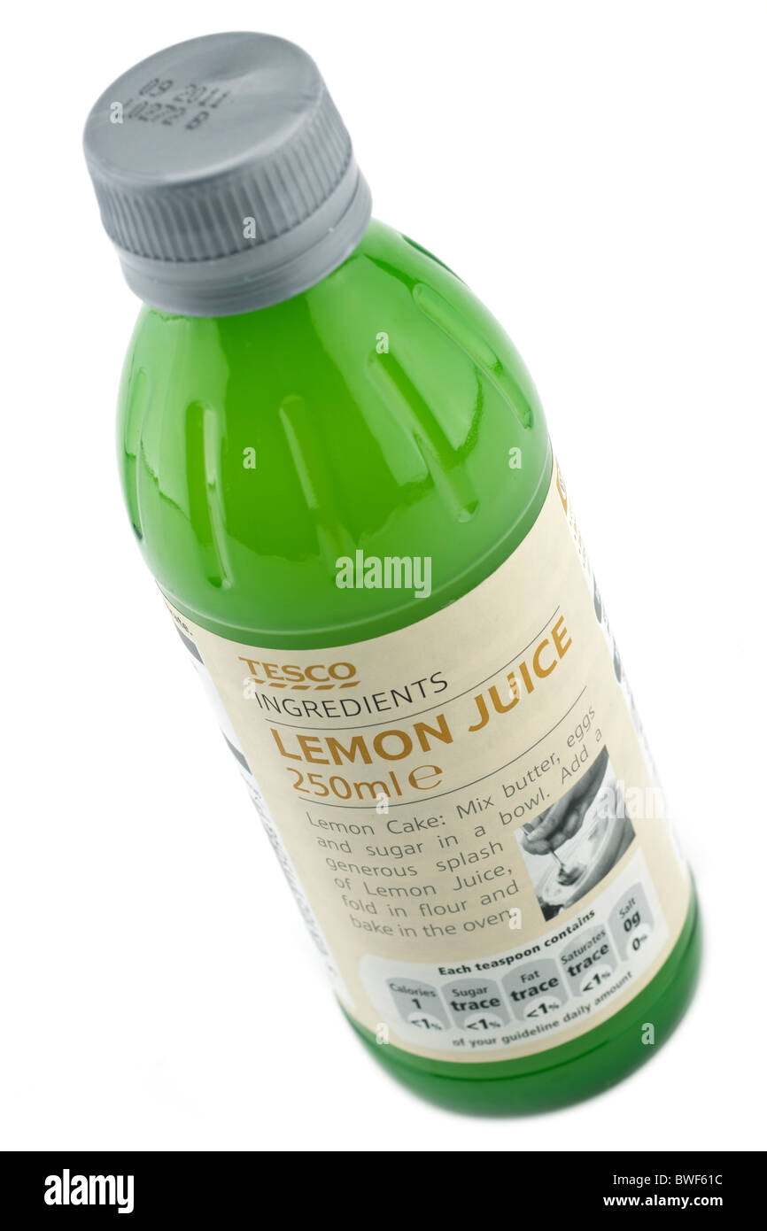 Botella de 250 ml de Tesco, el jugo de limón Foto de stock