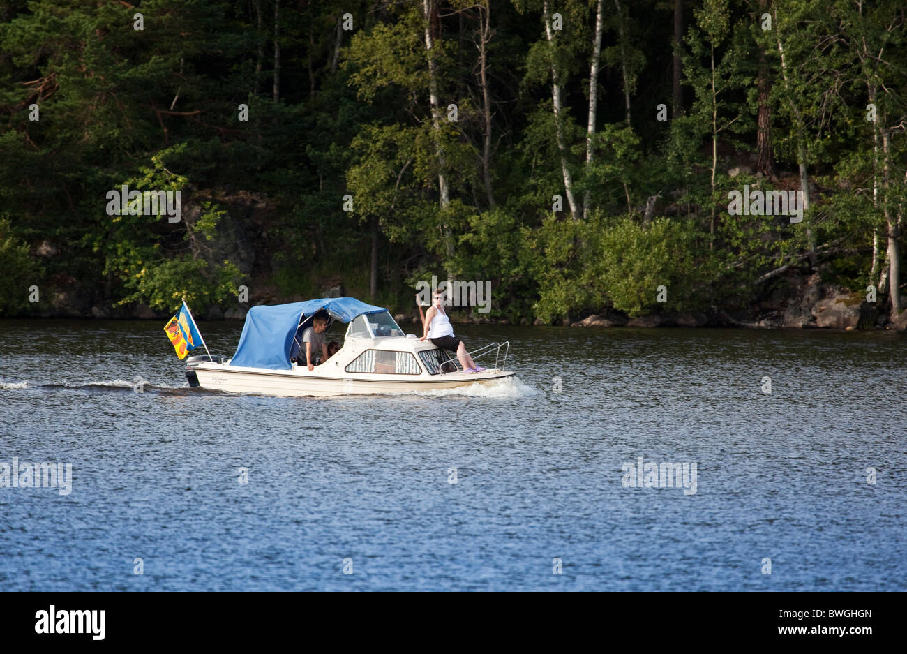 Embarcación sobrecargada con pasajeros.El Lago Nashulta,Suecia Foto de stock