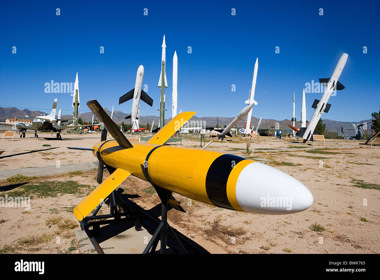 Una batería de misiles Patriot con la etiqueta 'SCUD Buster misiles museo  parque fuera de rango de misiles de White Sands en Nuevo México Fotografía  de stock - Alamy