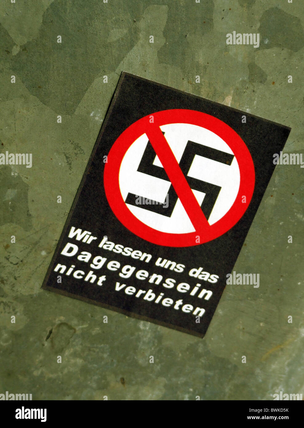 NS Dagegensein esvástica esvástica censura la prohibición de protestar contra el fascismo junta símbolo tachado Alemania Euro Foto de stock