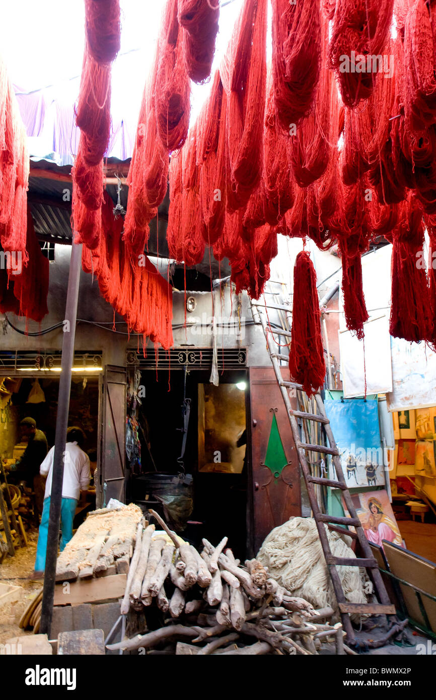 Marruecos Marrakech mercado textil Calle roja Foto de stock