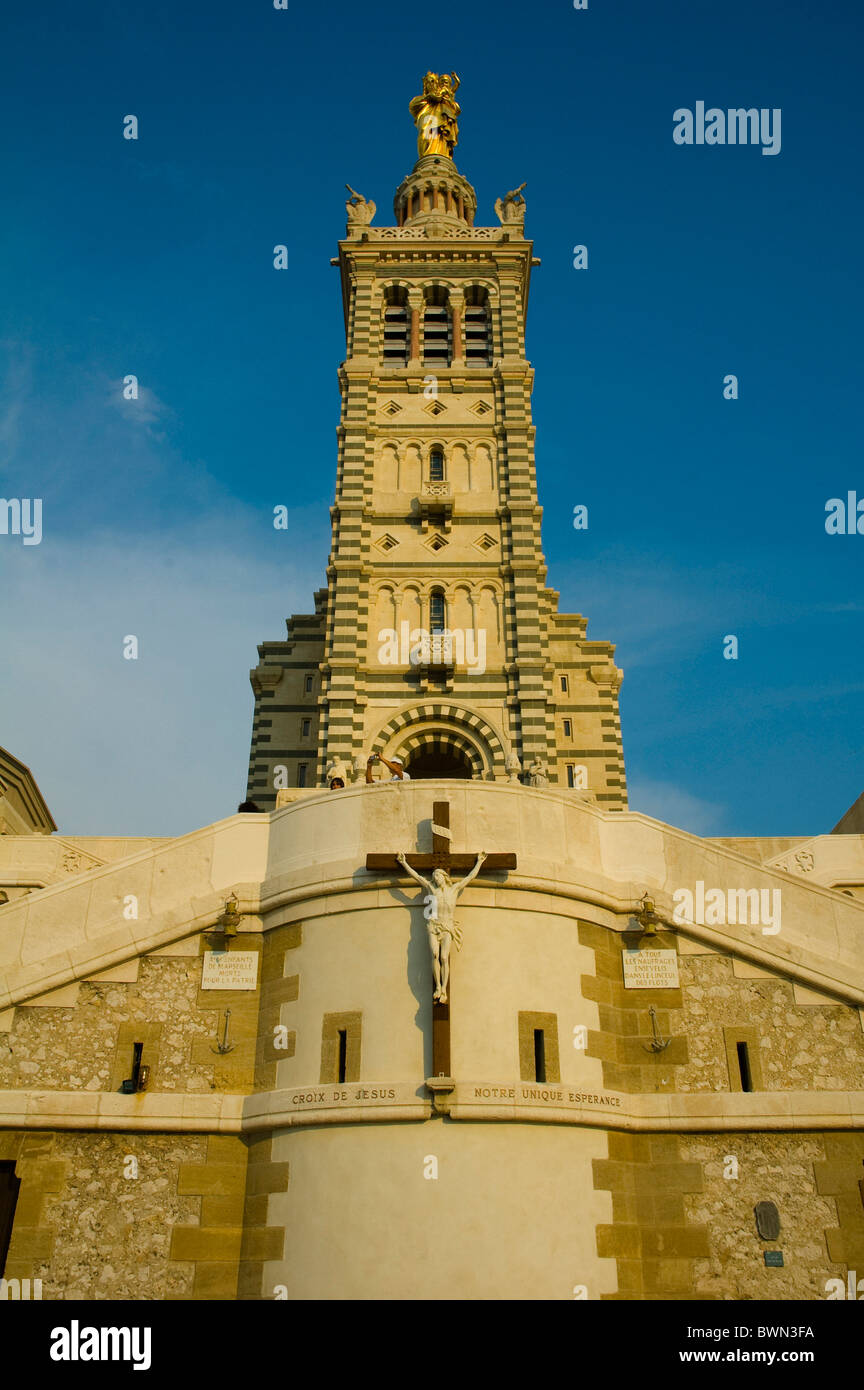 Francia Europa Notre Dame de la Garde de Marsella Provenza Bouches-Du-Rhone Basílica de la Virgen y el niño en la arquitectura Foto de stock