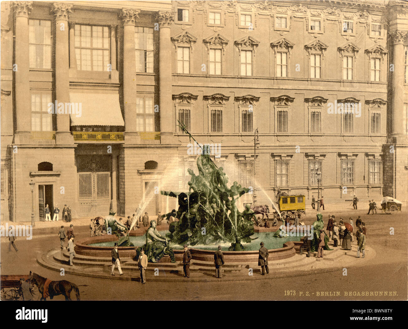 Fuente de Neptuno, el Palacio Real de Berlín Alemania Europa Photochrom alrededor de 1900 Imperio Alemán historia h Foto de stock