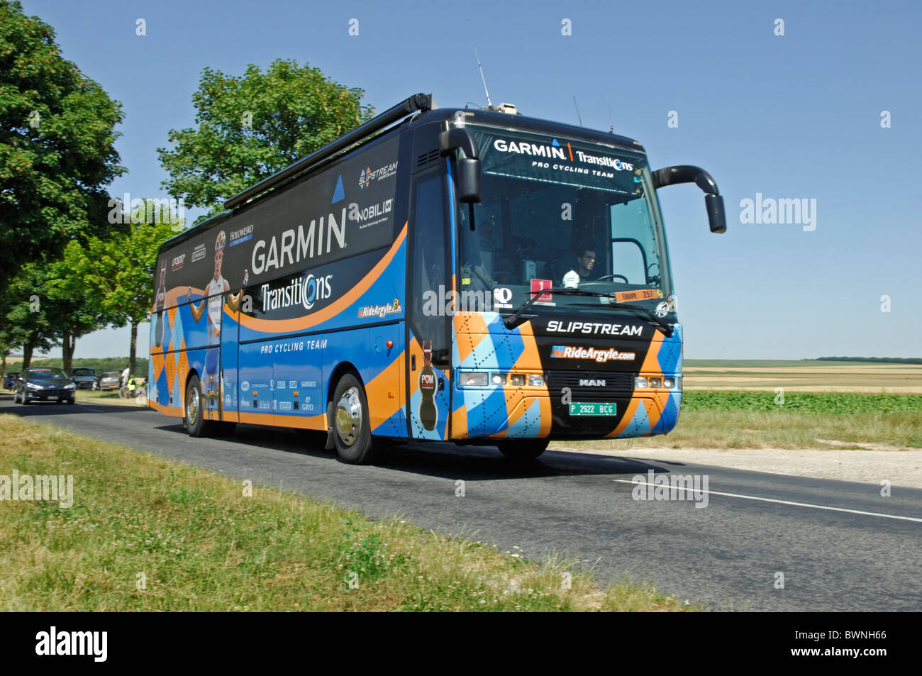 Garmin Tour de Francia team autobús cerca de Reims en el Marne (51)  departamento de Francia Fotografía de stock - Alamy