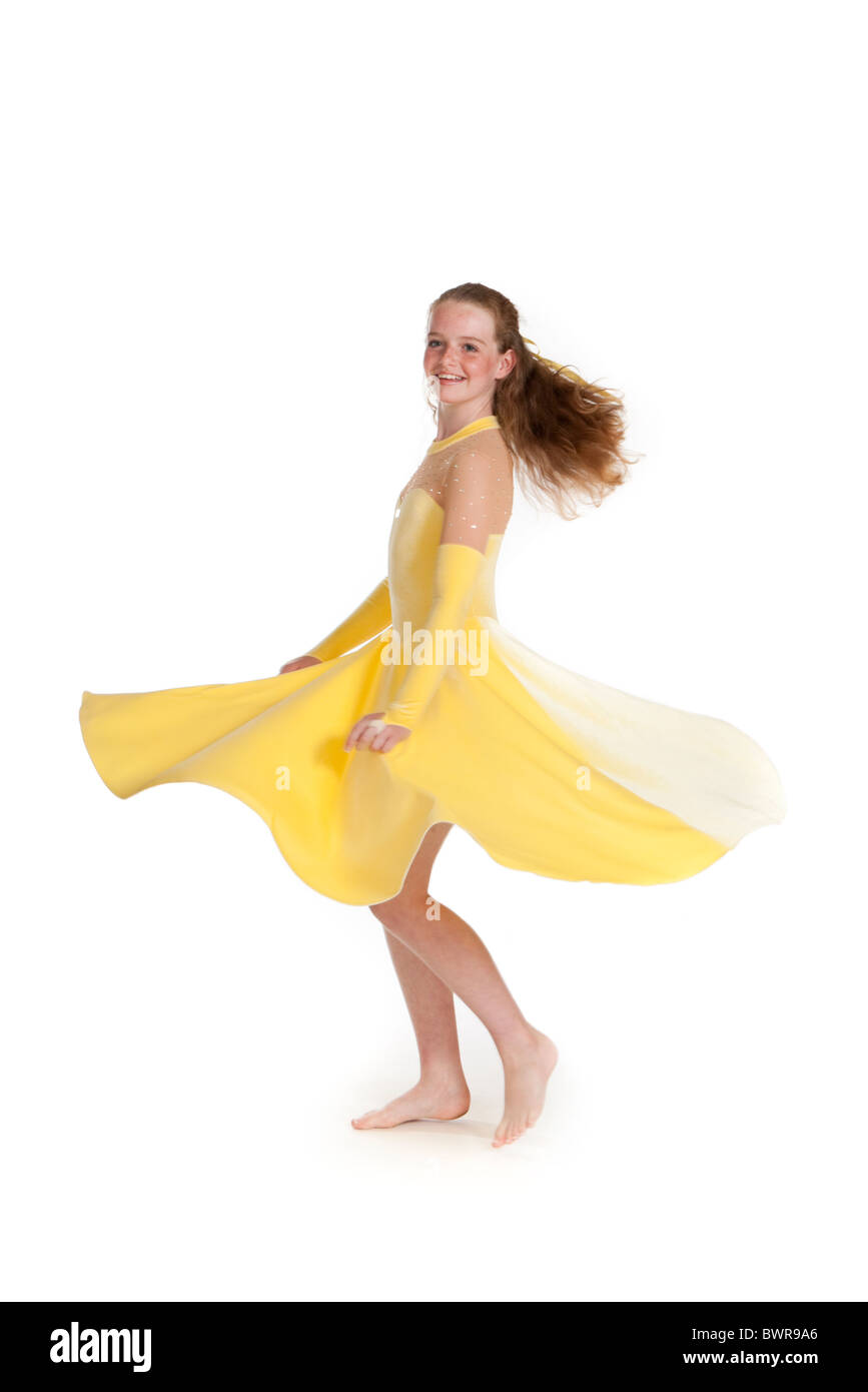 Un Conjunto De Hermosos Movimientos En La Danza Contemporánea. Una Chica  Con Una Camiseta Amarilla Y Pantalones De Estiramiento Ne Imagen de archivo  - Imagen de danza, actitud: 203834905