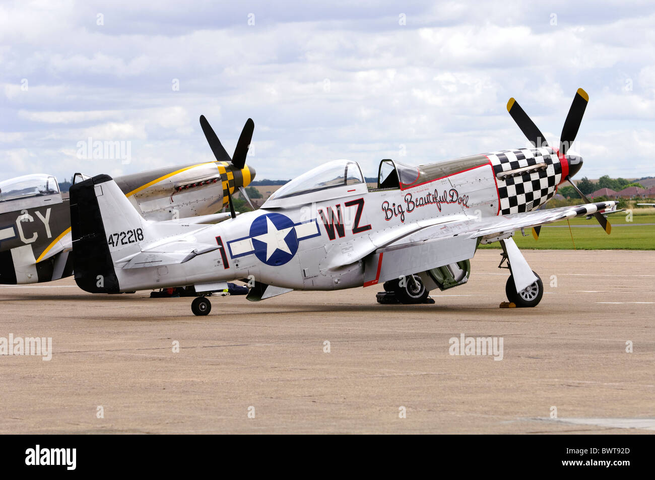 North American P-51D Mustang en el flightline en Duxford Flying Legends Airshow Foto de stock