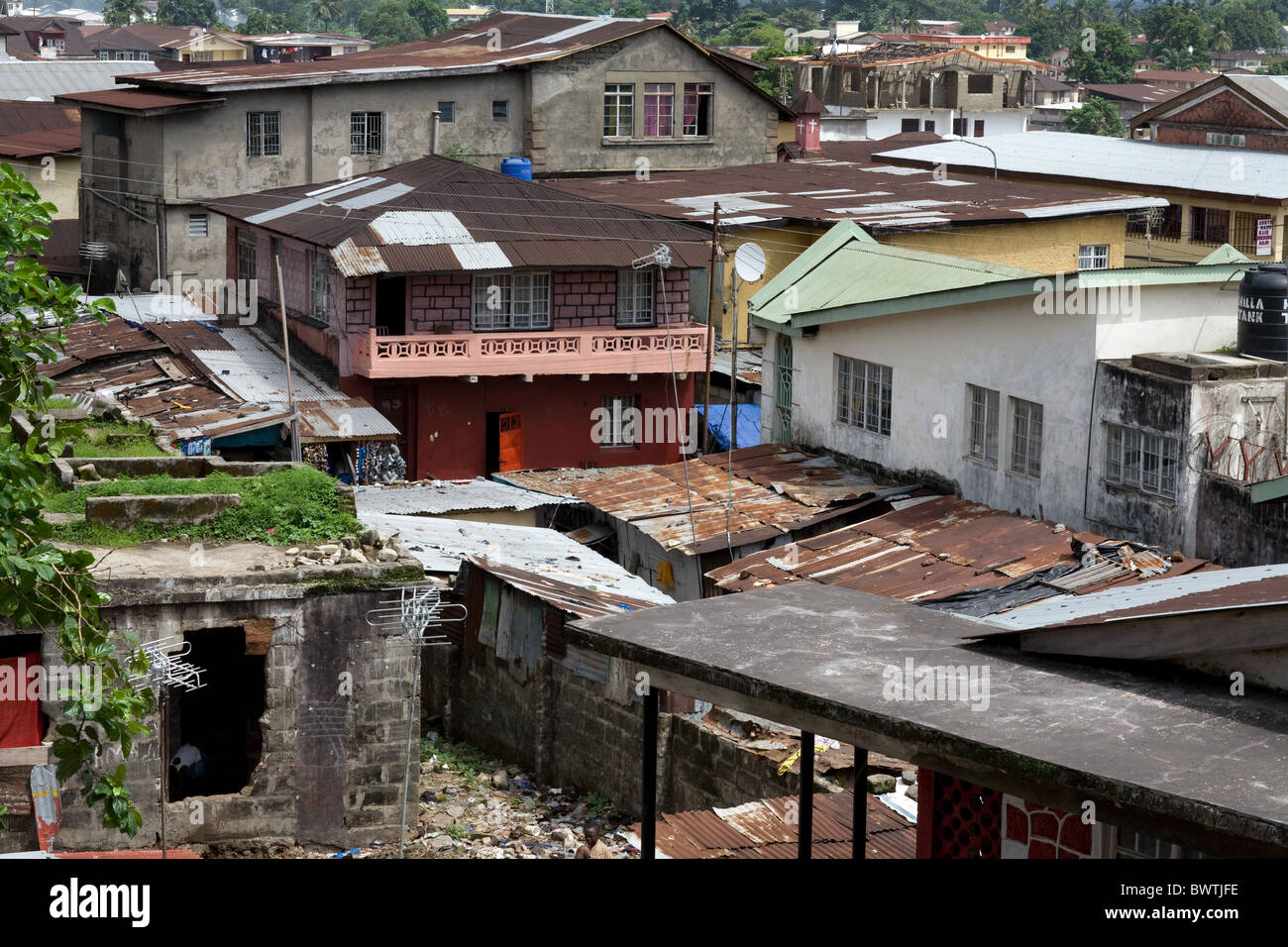 Techos en Freetown, Sierra Leona, África occidental Foto de stock