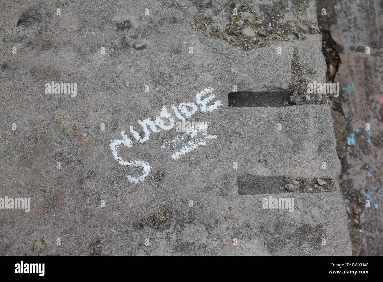 Suicidio graffiti en rompeolas en Chicago, IL, USA Foto de stock