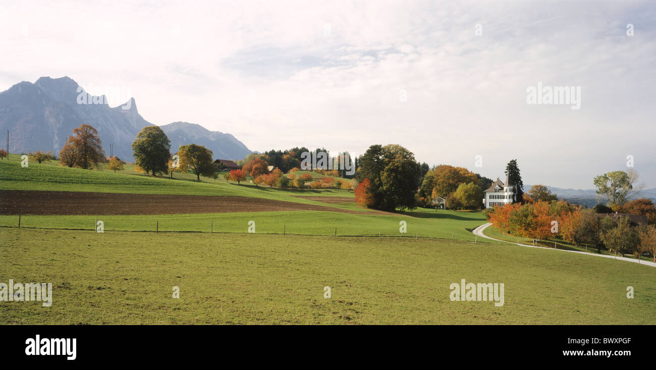 Berna Oberland bernés uniendo propiedad buen paisaje del otoño castillo Suiza Europa Stockhorn - camino Foto de stock