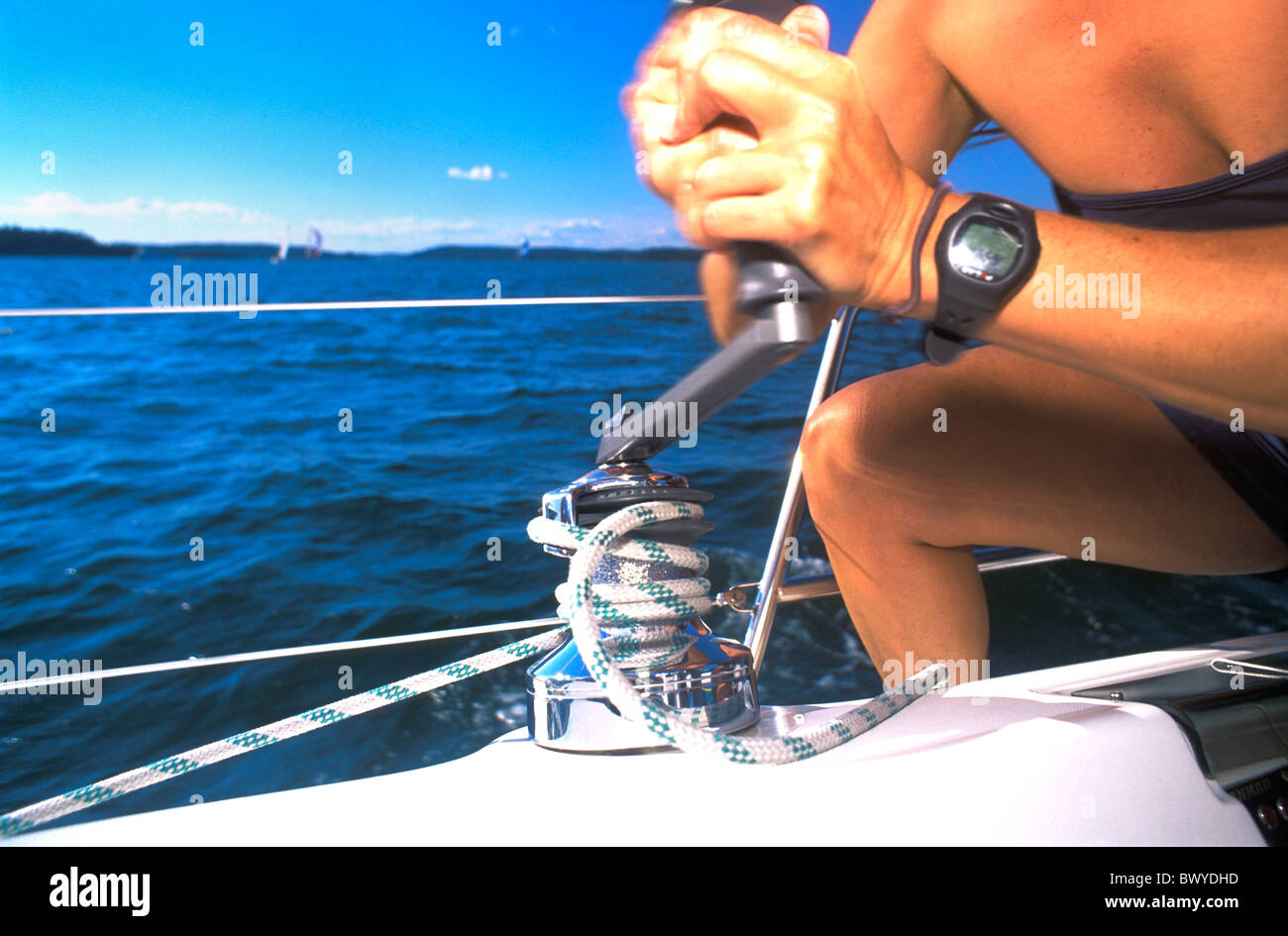 Reloj de pulsera de brazo de manivela detalle hombre mar Suecia Europa  viajes en barco de vela yachting cuerda vientos deporte Stockhol Fotografía  de stock - Alamy