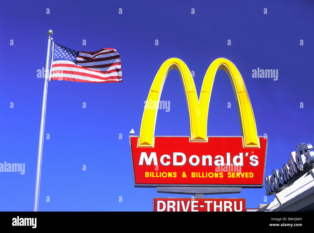 Fast food Arizona junta del automóvil Coche catering drive thru logotipo distintivo McDonald's Restaurante exterior lette Foto de stock