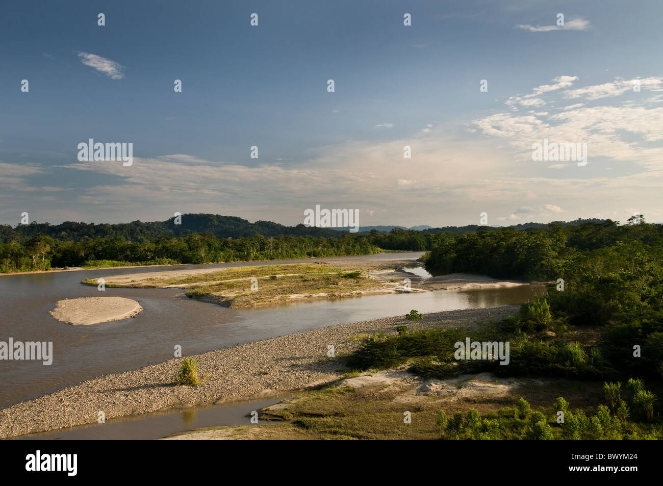 Hermoso paisaje del río Napo en la cuenca amazónica del Ecuador Foto de stock