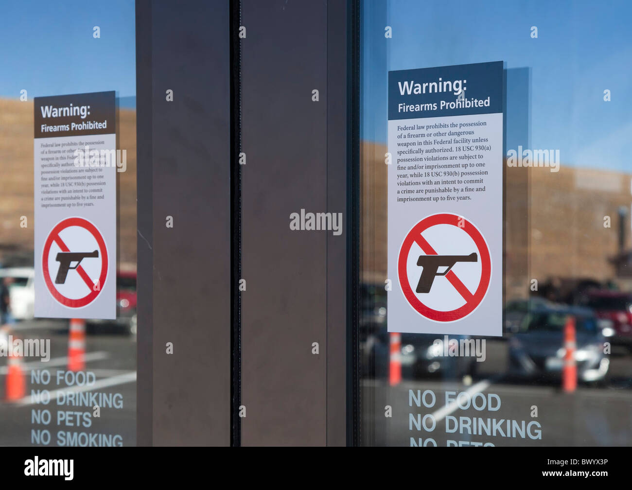 Prohibición de Armas de Fuego en el Parque Nacional de Rocky Mountain Visitor Center Foto de stock