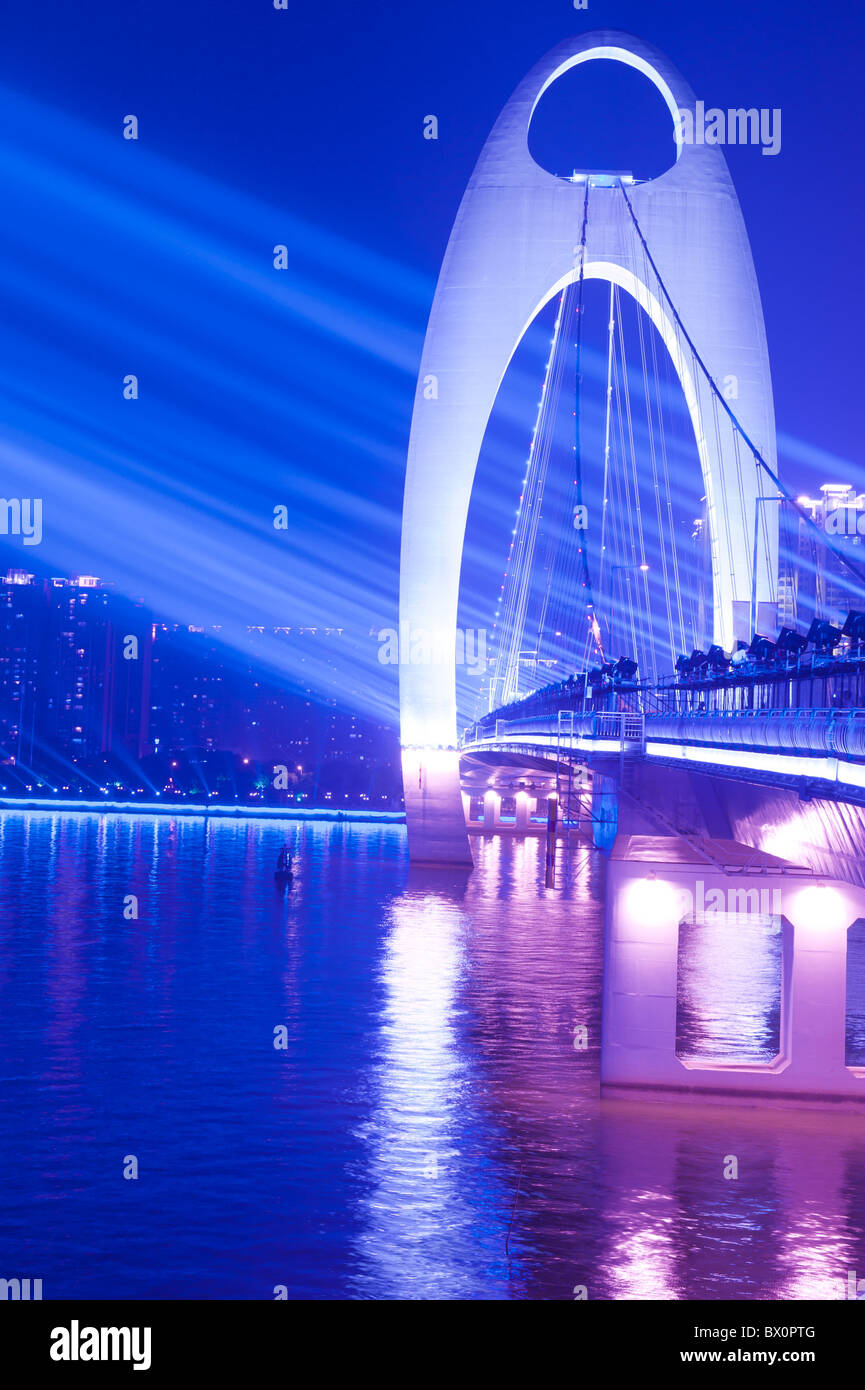 Escena nocturna del Puente Liede con el brillante punto de luz, Foto tomada en la ciudad de Guangzhou, provincia de Guangdong de China Foto de stock