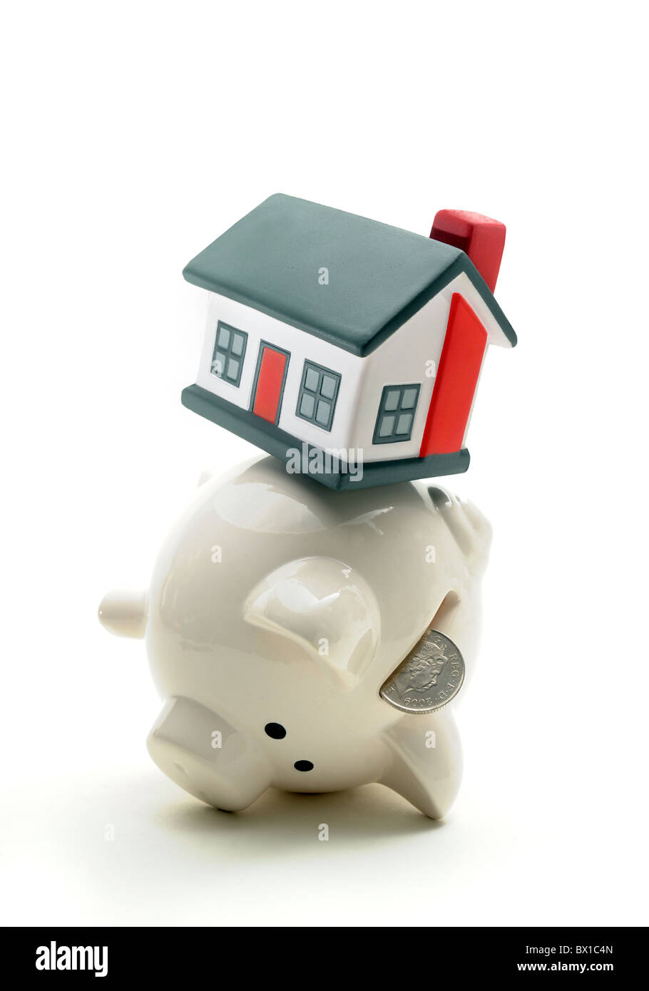 Equilibrio de la alcancía casa sobre los presupuestos familiares nuevamente los salarios en efectivo propiedad de la Casa de Ahorro hipotecas alquileres ETC UK Foto de stock
