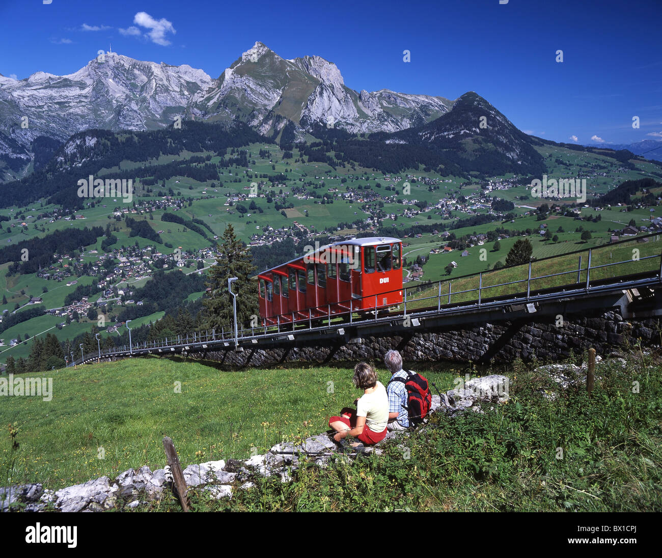 Ferrocarriles ferrocarriles de montaña submarina Iltios Suiza Europa cantón St. Toggenburg senderista senderismo moun Foto de stock