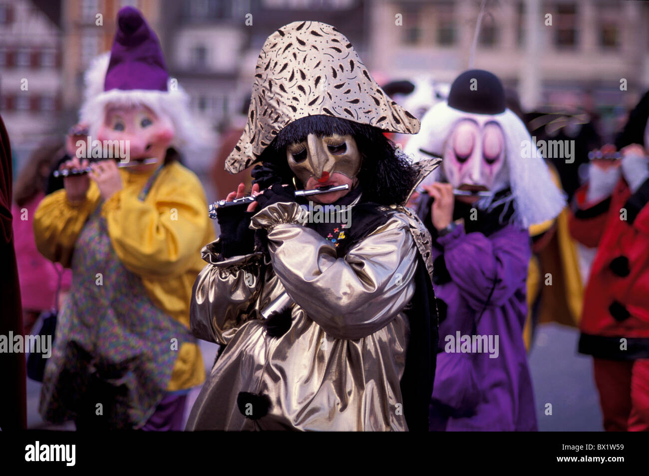 Económico Proverbio origen Carnaval de Basilea ciudad disfraces máscaras de folklore mañana prank  mover música sin autorización de modelo de reubicación de Basilea S  Fotografía de stock - Alamy