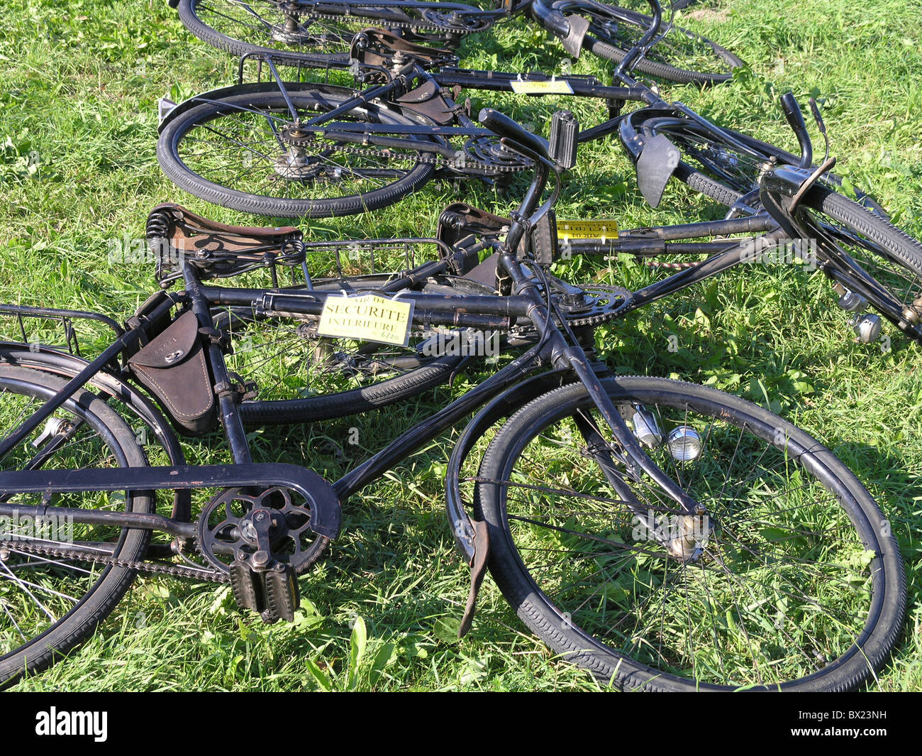 04 aire bicicleta bicicletas bike motos Airshow vuelo militar Payerne  mostrar pasto bicicletas reclinadas lyin mentira Fotografía de stock - Alamy